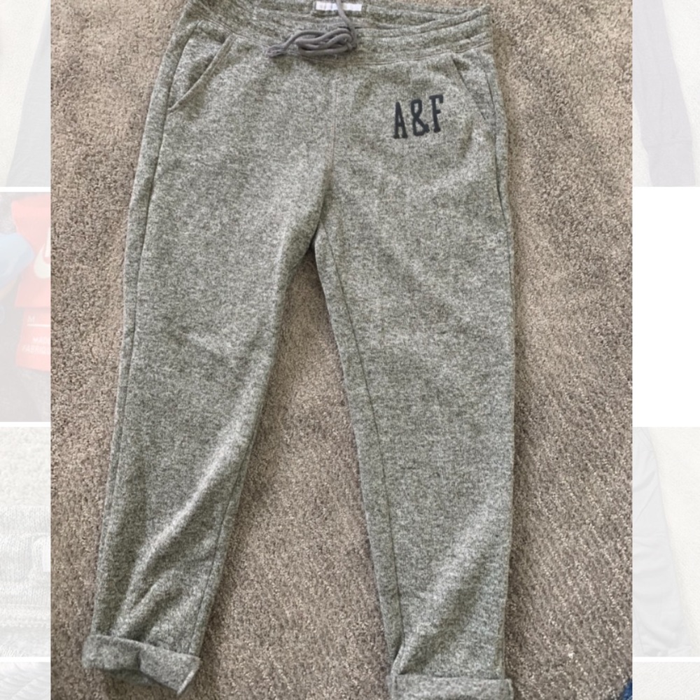 Cropped Light Grey Abercrombie & Fitch Sweats